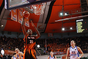 UMMC crushed УГМК Dynamo Moscow and rack eight century in the season