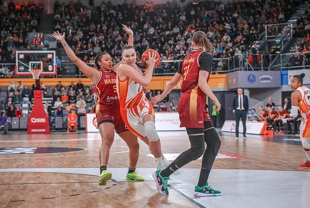 Yekaterinburg team defeats Nadezhda on home court