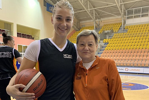 Maryia Popova signs with UMMC 