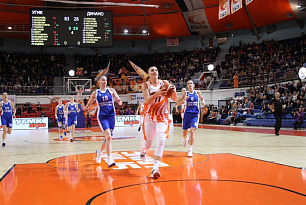 UMMC came out victorious against Dynamo Moscow and collected another hundred