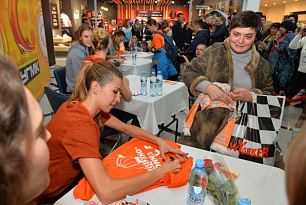 BC UMMC autograph signing session (video)