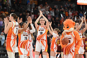 Rossiyskaya gazeta: “UMMC Yekaterinburg basketball players celebrate their 18th championship title 