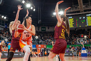 UMMC celebrated the thirty-fifth win in a row