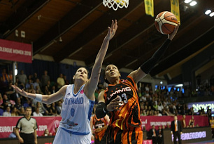 Maya April Moore (28 PTS, 6 REB, 5 AST) was on fire vs. Dynamo Kursk